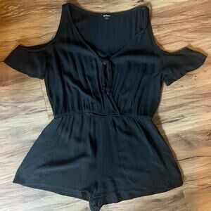 Ambiance Black V-Neck Short Sleeve Open Shoulder Shorts Romper Size Large